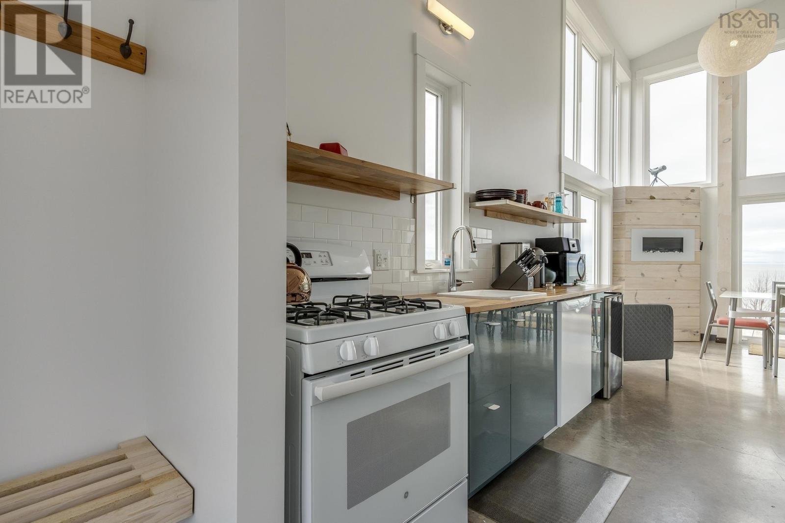 Property 38 of 44 of 83/85 Russia Road