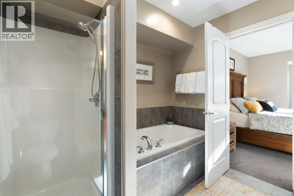 Single Family House for Sale in    Avenue SW Windsor Park Calgary 