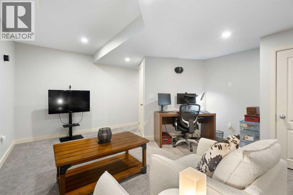 Single Family House for Sale in    Avenue SW Windsor Park Calgary 