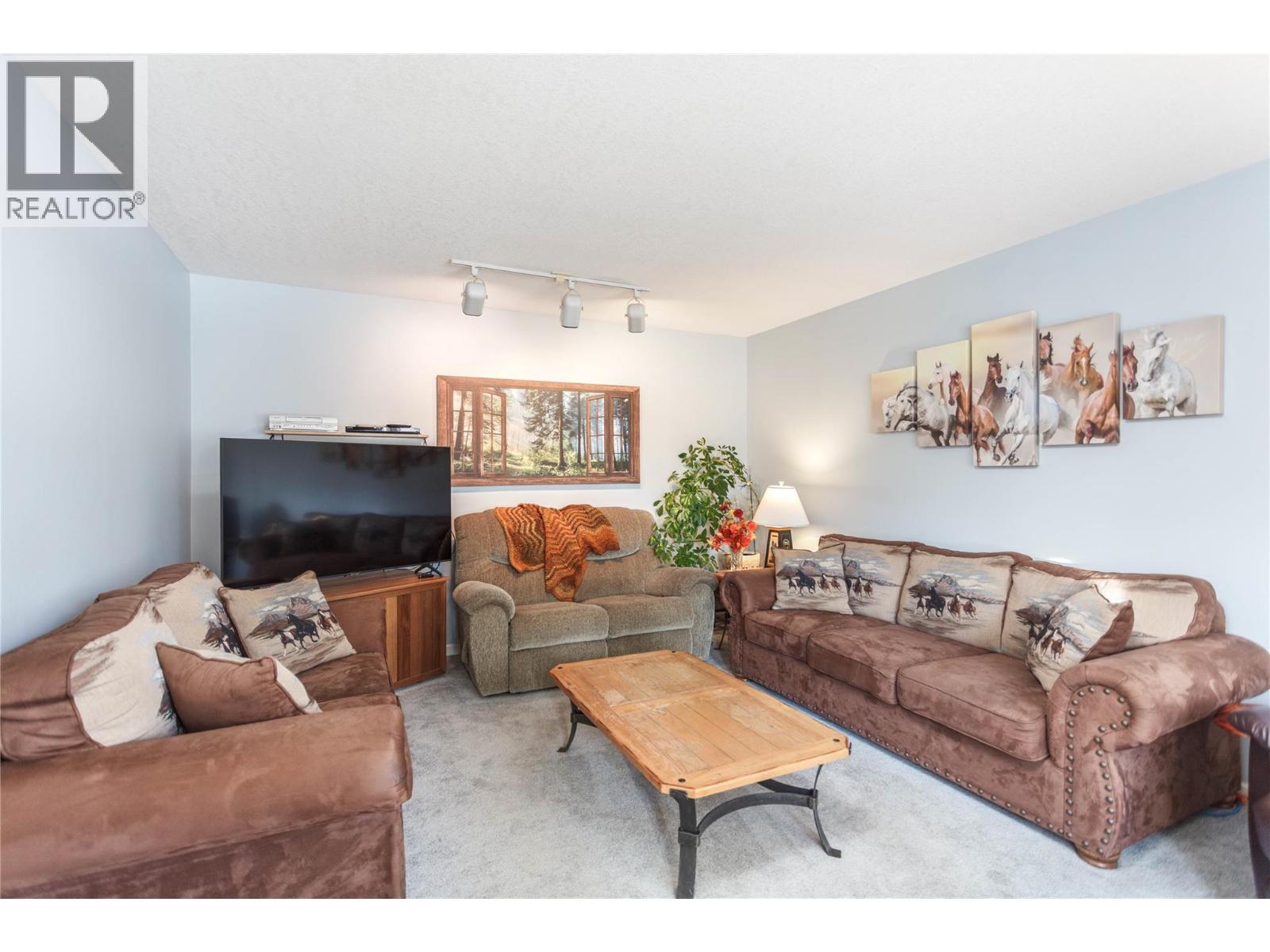 2094 Saddleview Avenue, Lumby