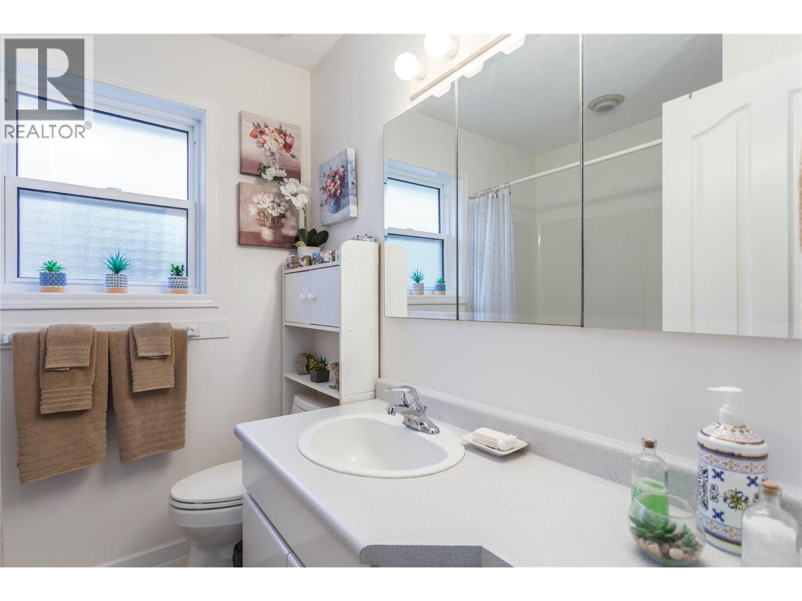 2094 Saddleview Avenue, Lumby