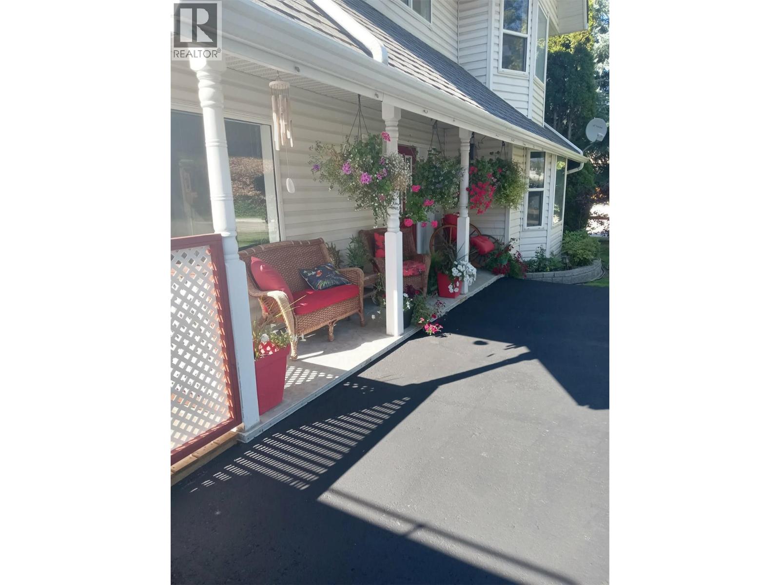 2094 Saddleview Avenue, Lumby