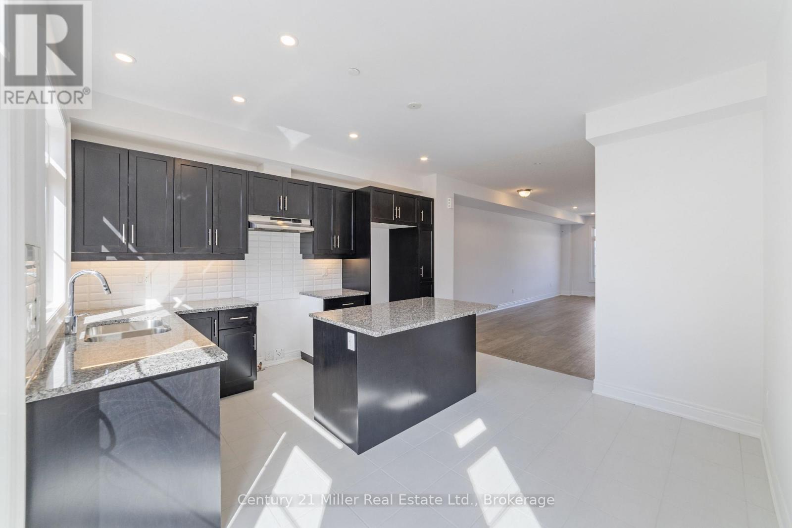 #43 2140 TRAFALGAR ROAD - 11