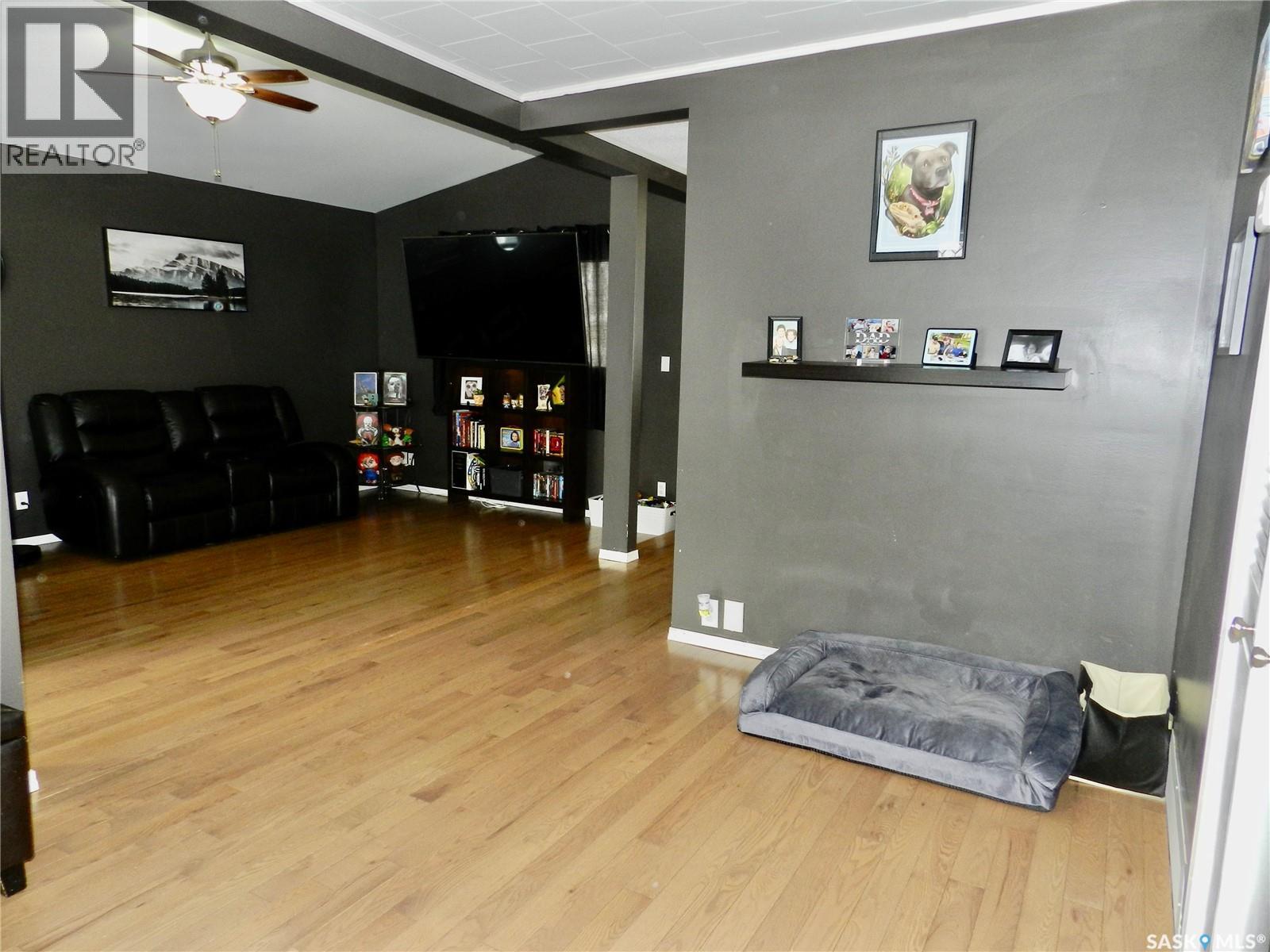 936 Vaughan STREET - Photo 3 of 28, Moose Jaw, Saskatchewan