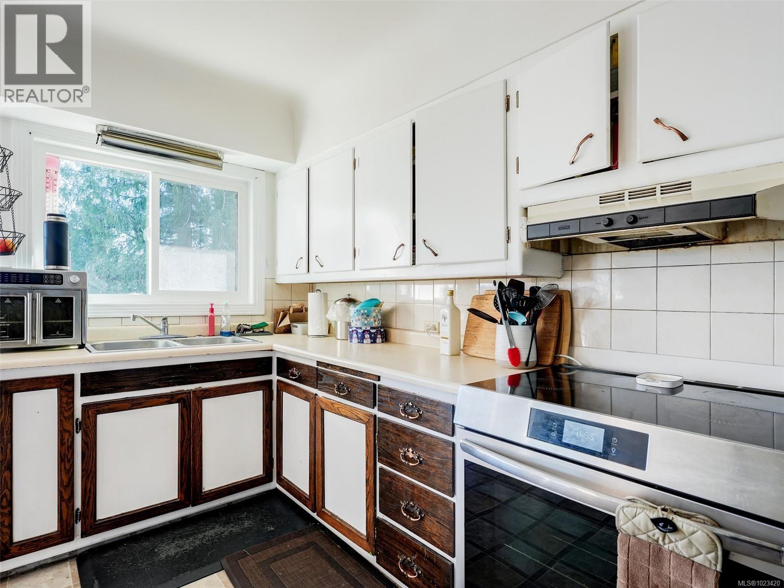 269 Glenairlie Dr, View Royal