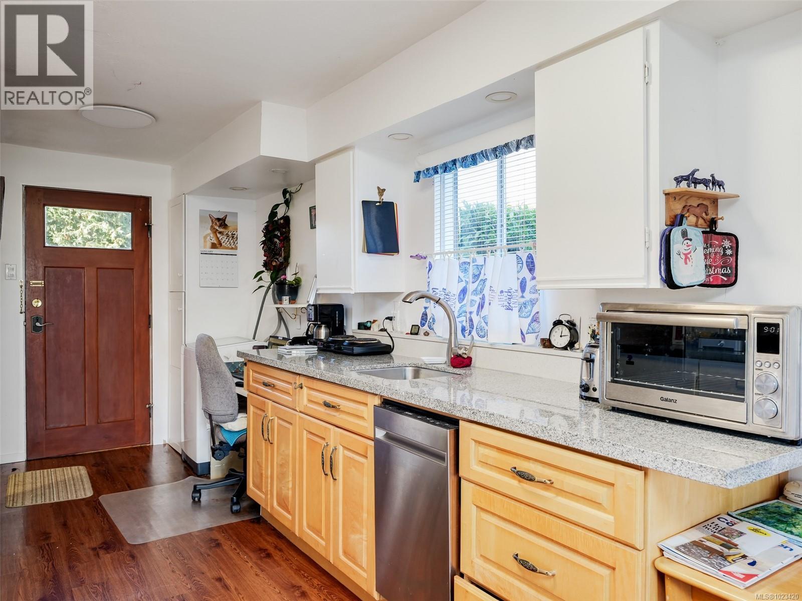 269 Glenairlie Dr, View Royal