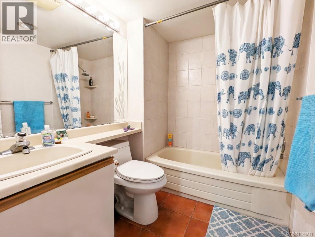 309 1560 Hillside Avenue, Victoria