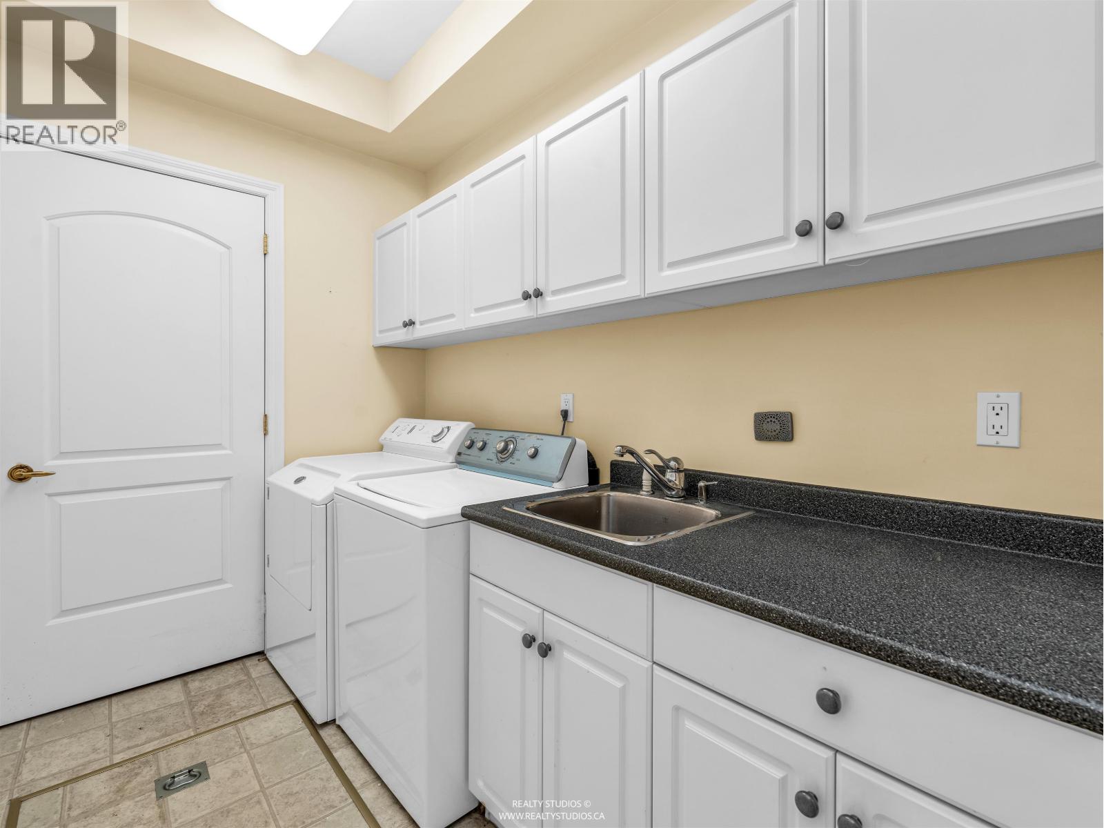 563 ESQUIMALT AVENUE, West Vancouver