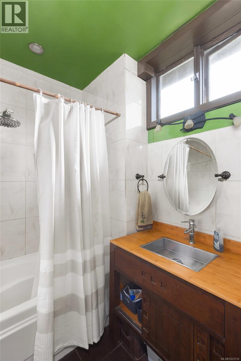  2393 Eastdowne Road, Oak Bay