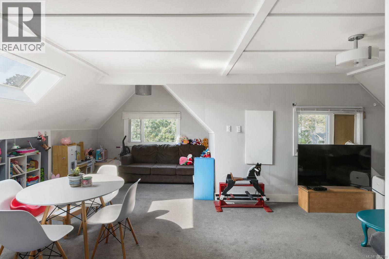  2393 Eastdowne Road, Oak Bay