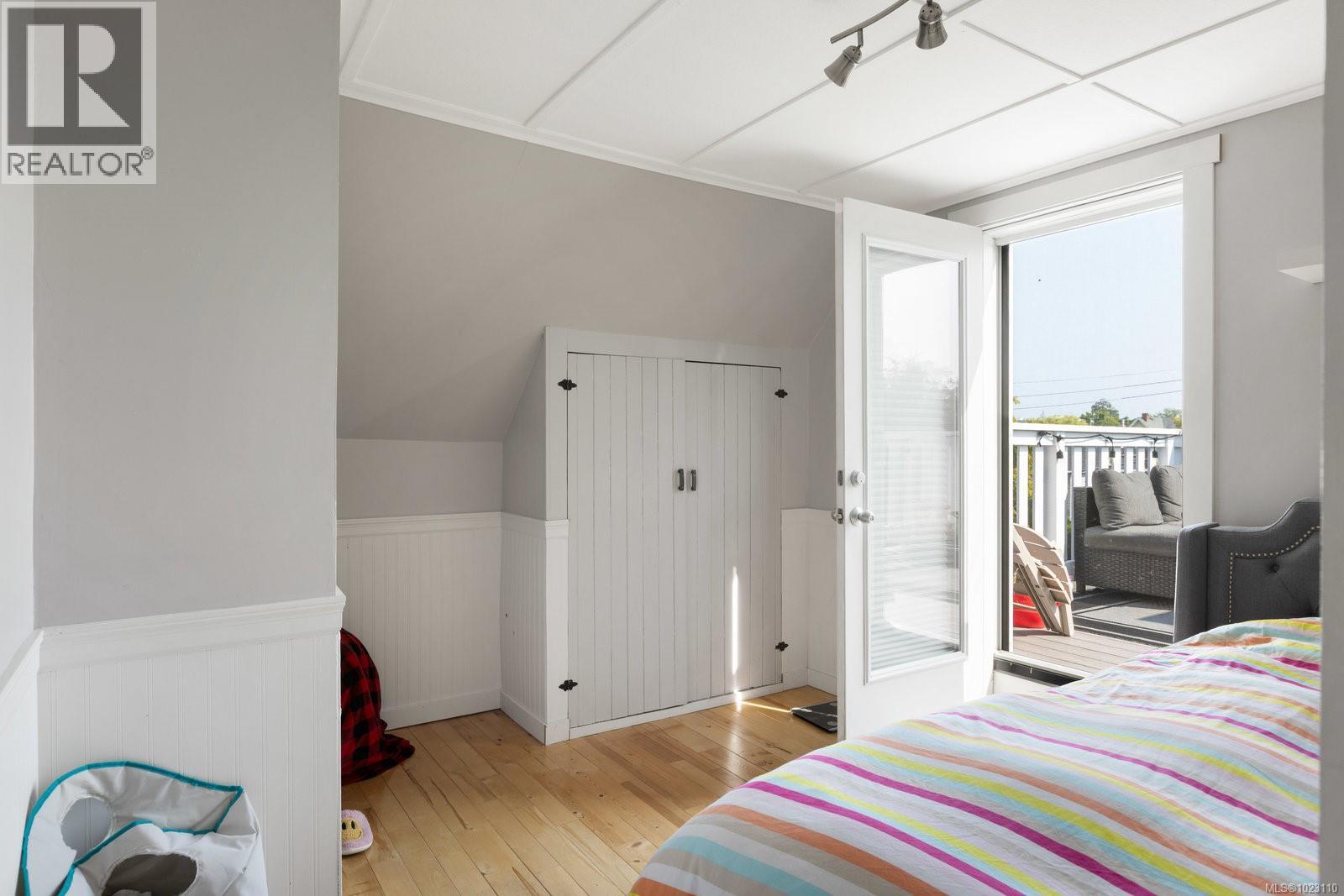  2393 Eastdowne Road, Oak Bay