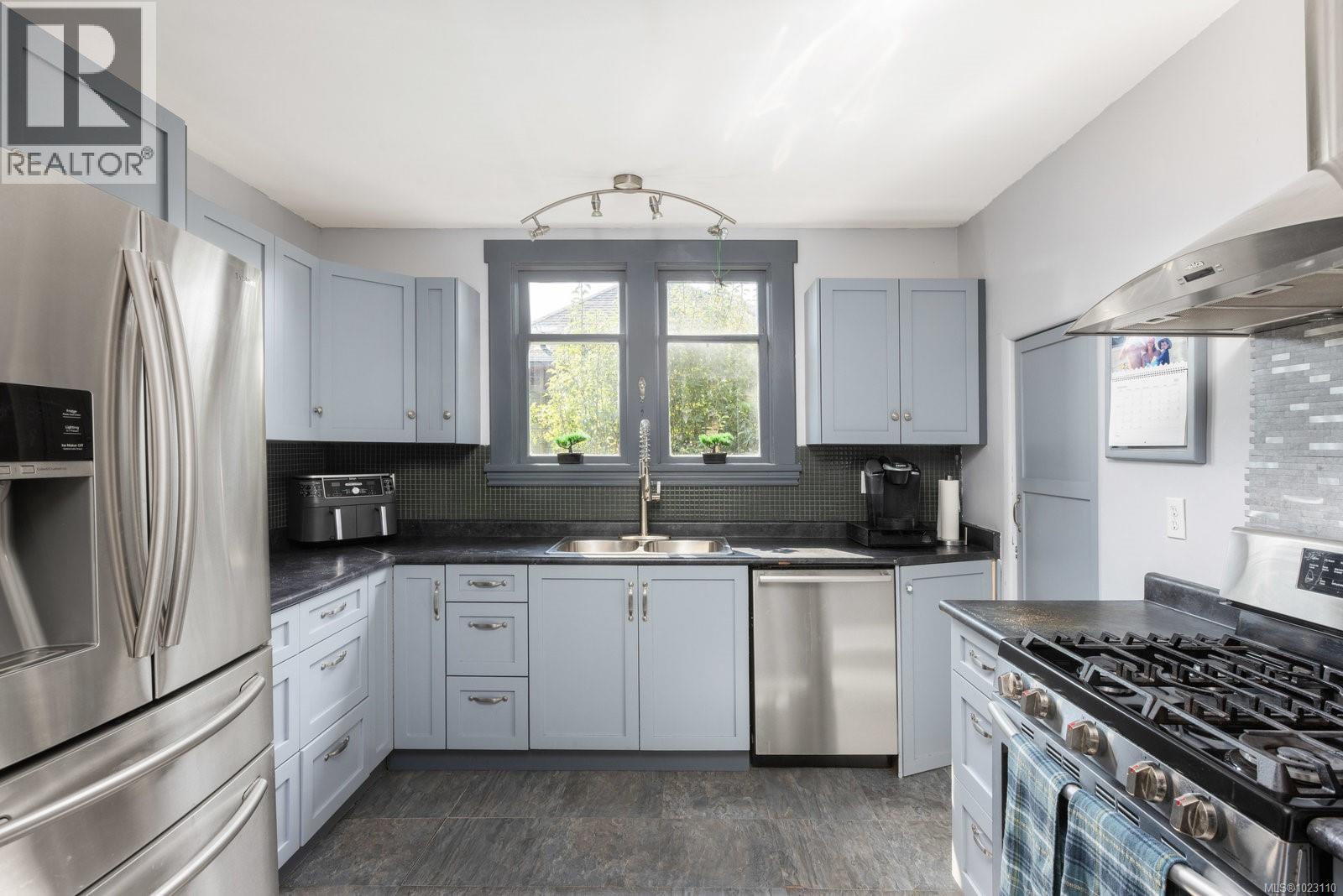  2393 Eastdowne Road, Oak Bay