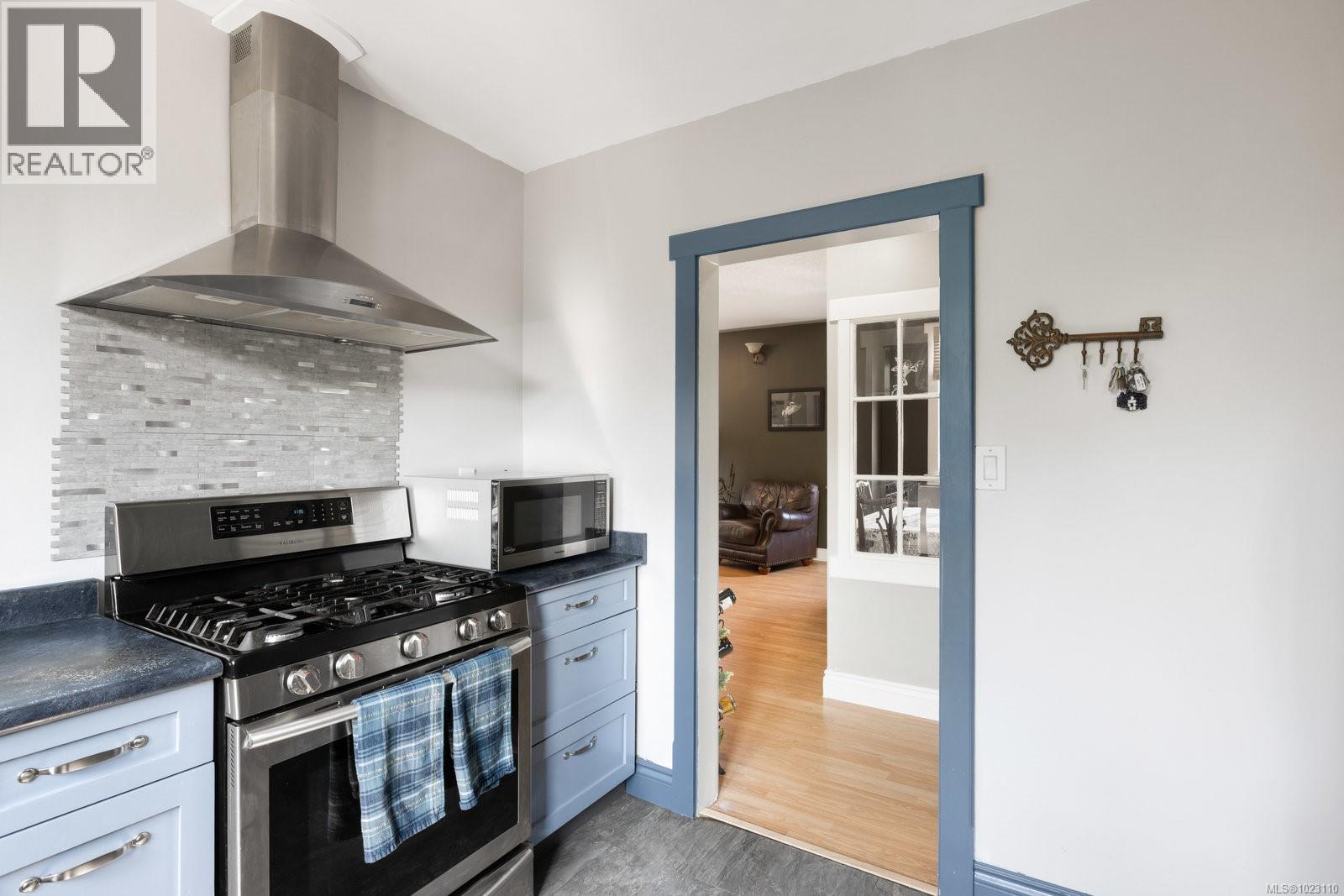  2393 Eastdowne Road, Oak Bay