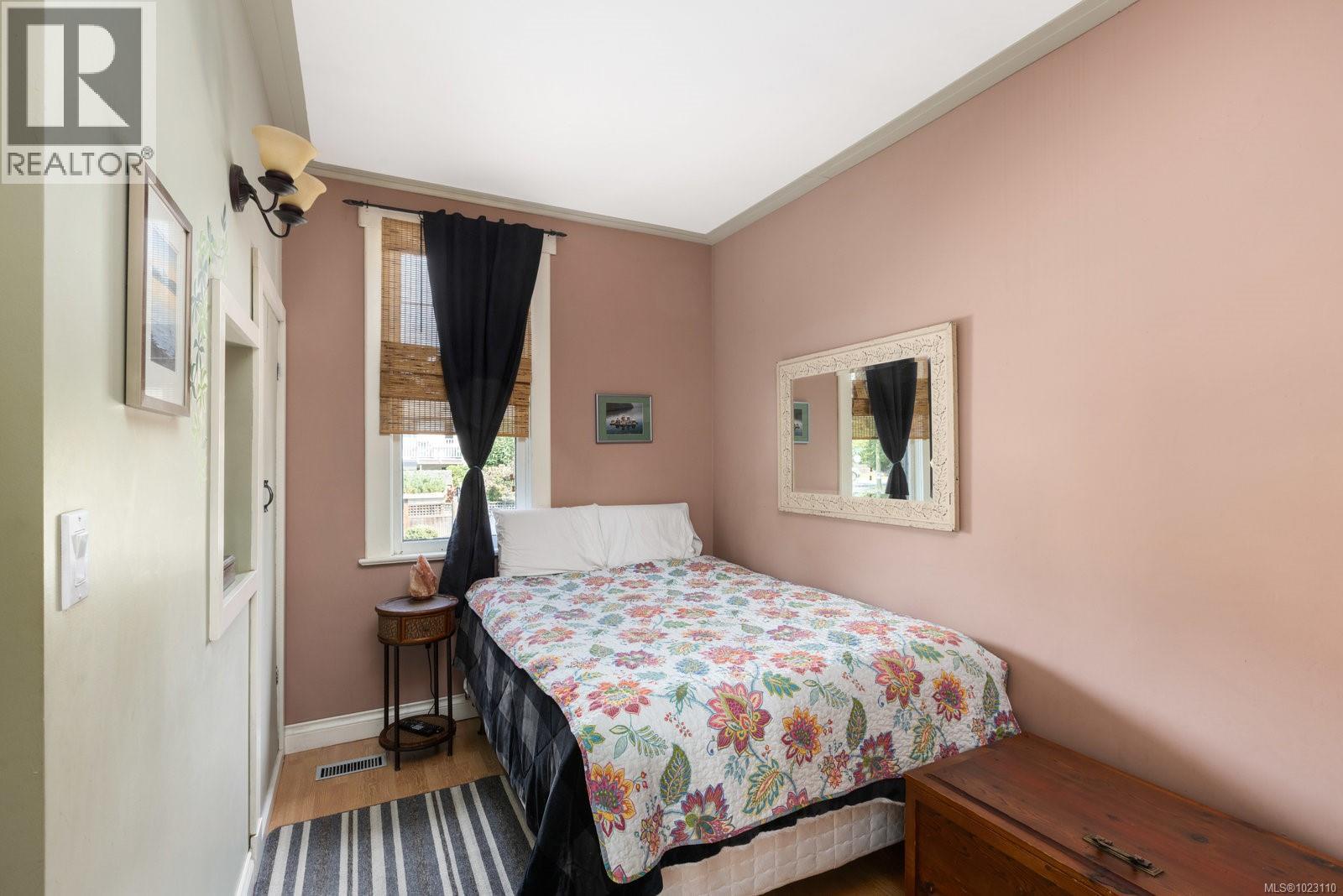  2393 Eastdowne Road, Oak Bay