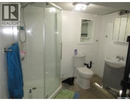 250 1st Avenue W, Bengough, SK S0C0K0 Photo 17