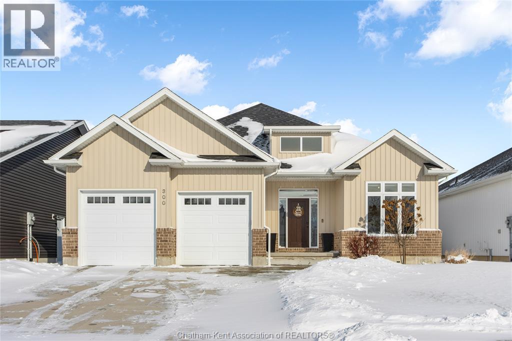 300 DAVIES Street East