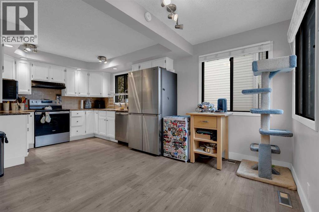 Single Family House for Sale in  Woodglen Close SW Woodbine Calgary 