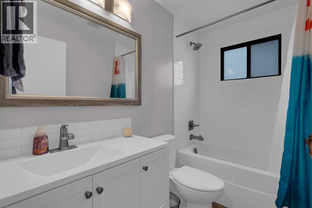 Single Family House for Sale in  Woodglen Close SW Woodbine Calgary 