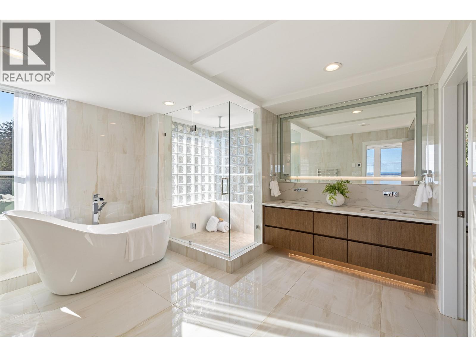 701 3105 DEER RIDGE DRIVE, West Vancouver