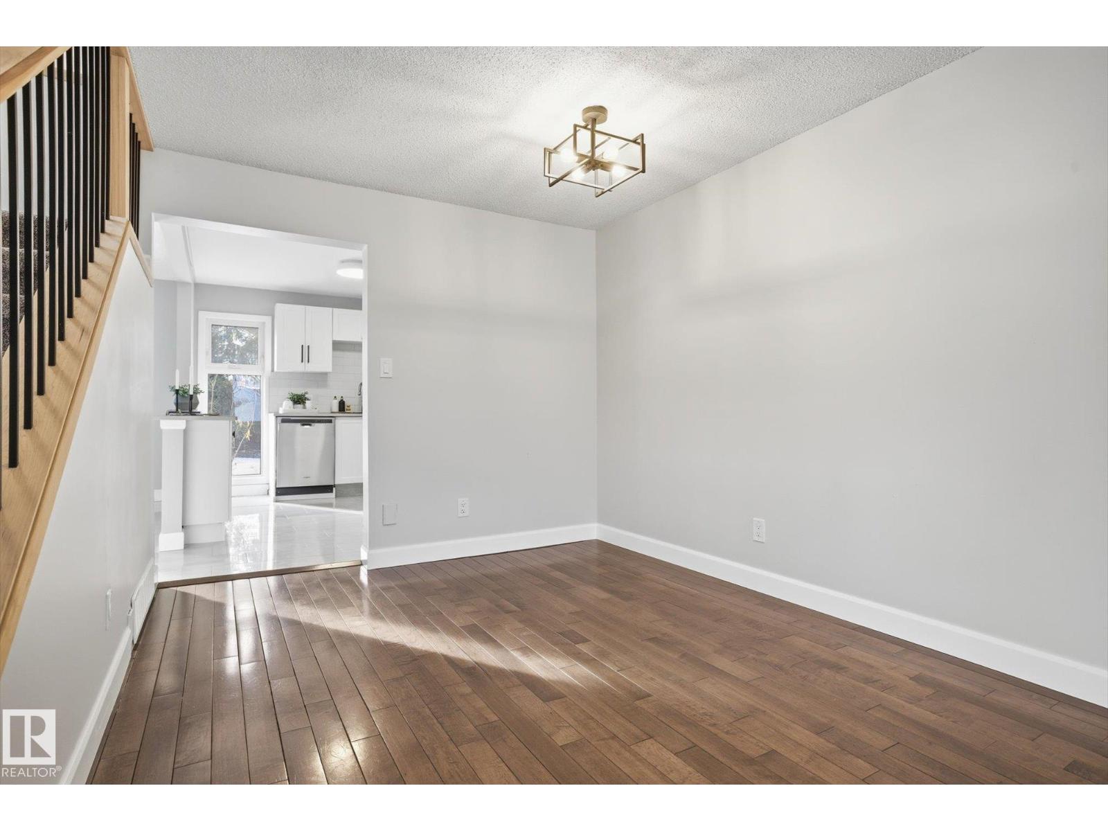 59 WOODLANDS RD, St. Albert