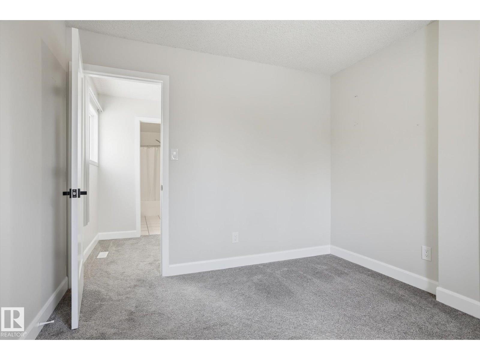 59 WOODLANDS RD, St. Albert