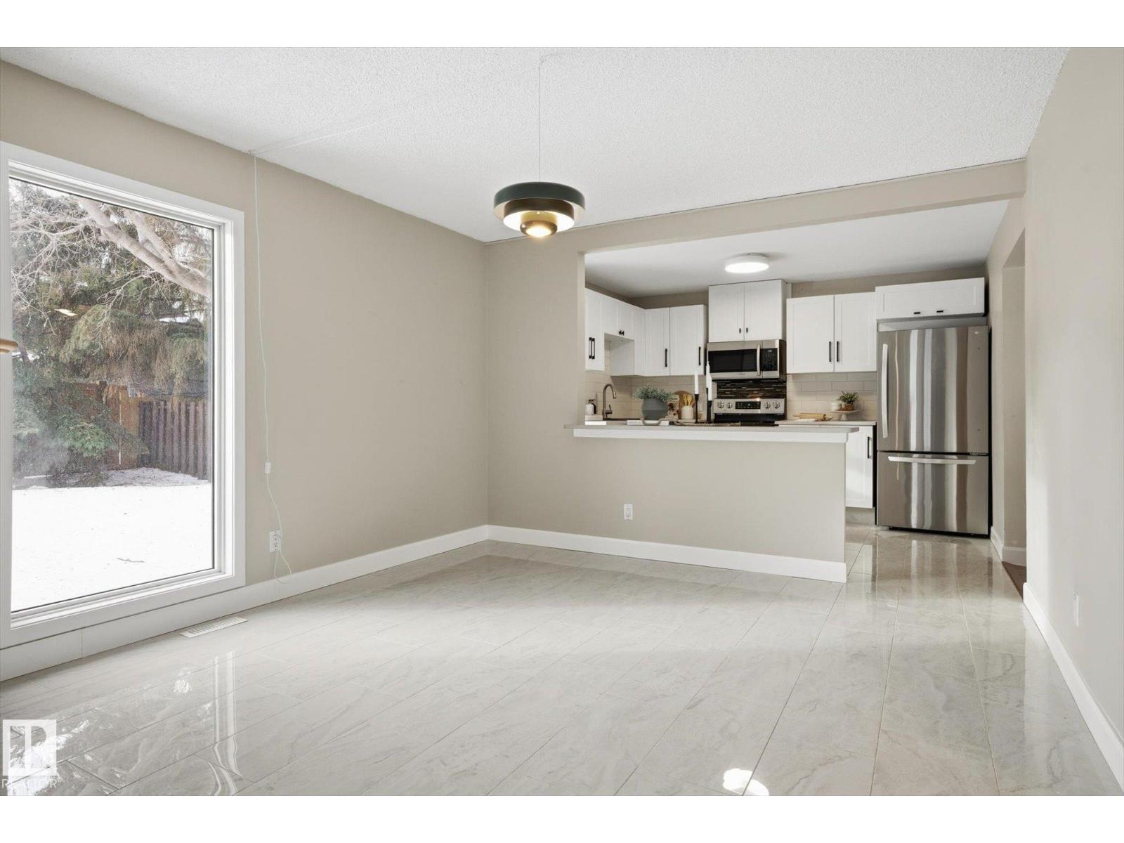 59 WOODLANDS RD, St. Albert