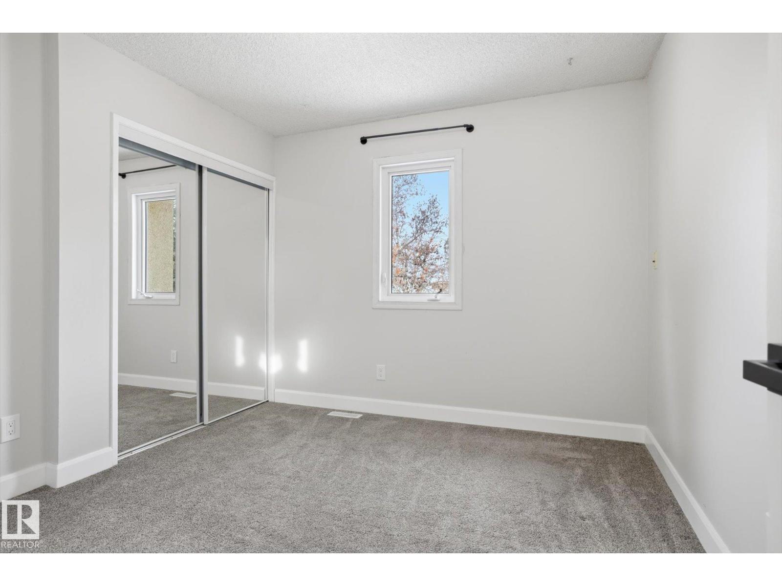 59 WOODLANDS RD, St. Albert