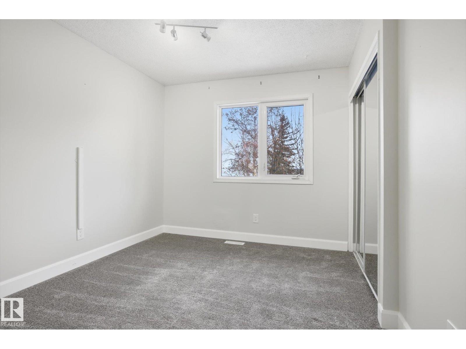 59 WOODLANDS RD, St. Albert