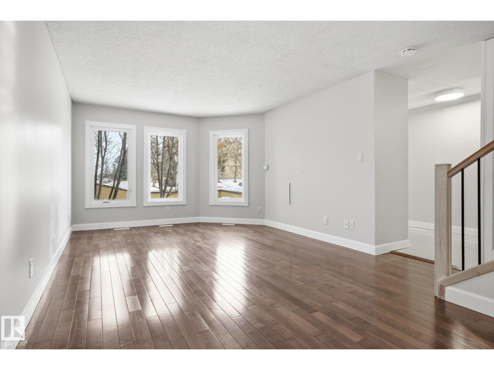 59 WOODLANDS RD, St. Albert