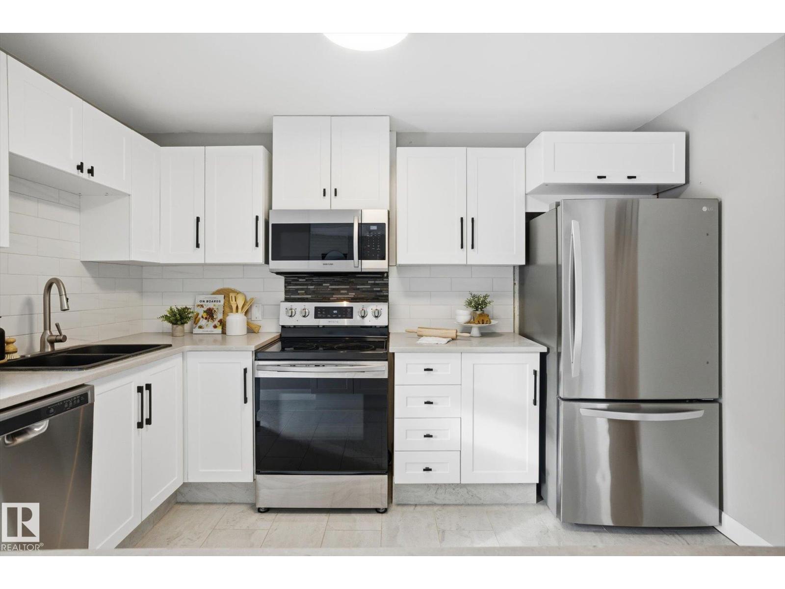 59 WOODLANDS RD, St. Albert