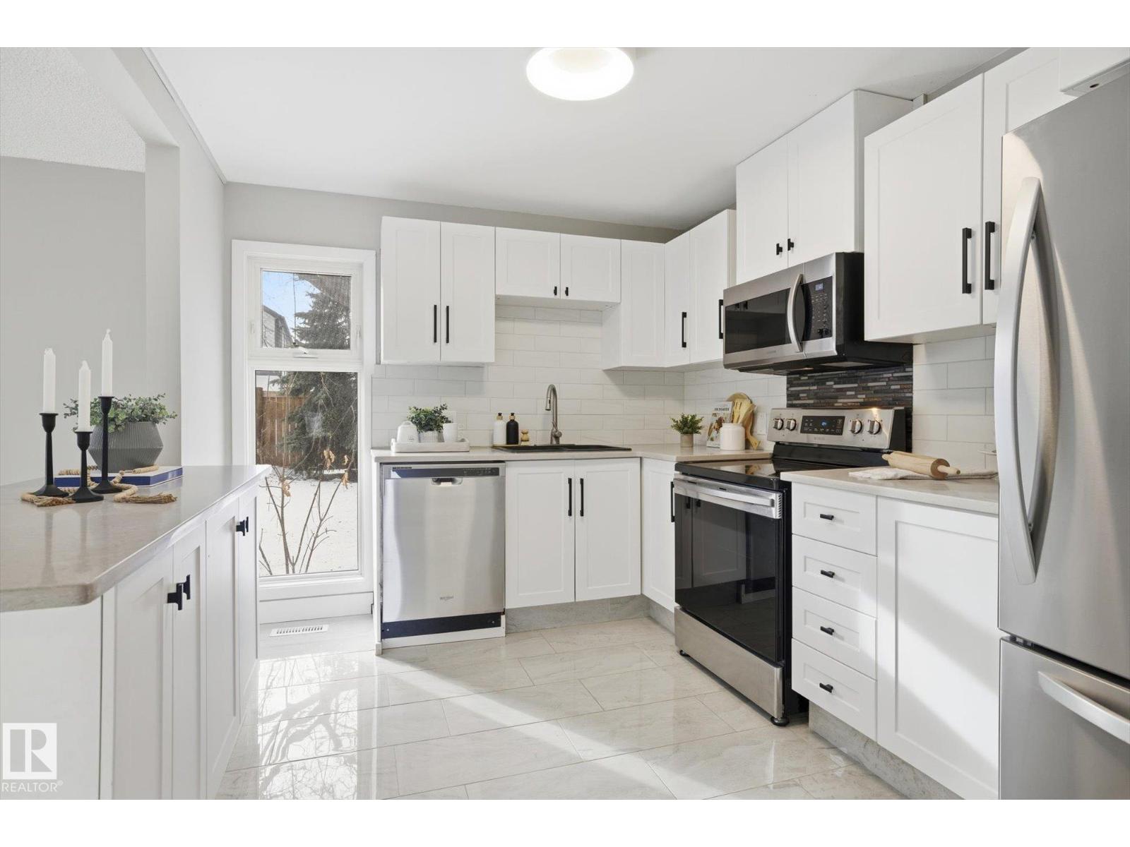 59 WOODLANDS RD, St. Albert