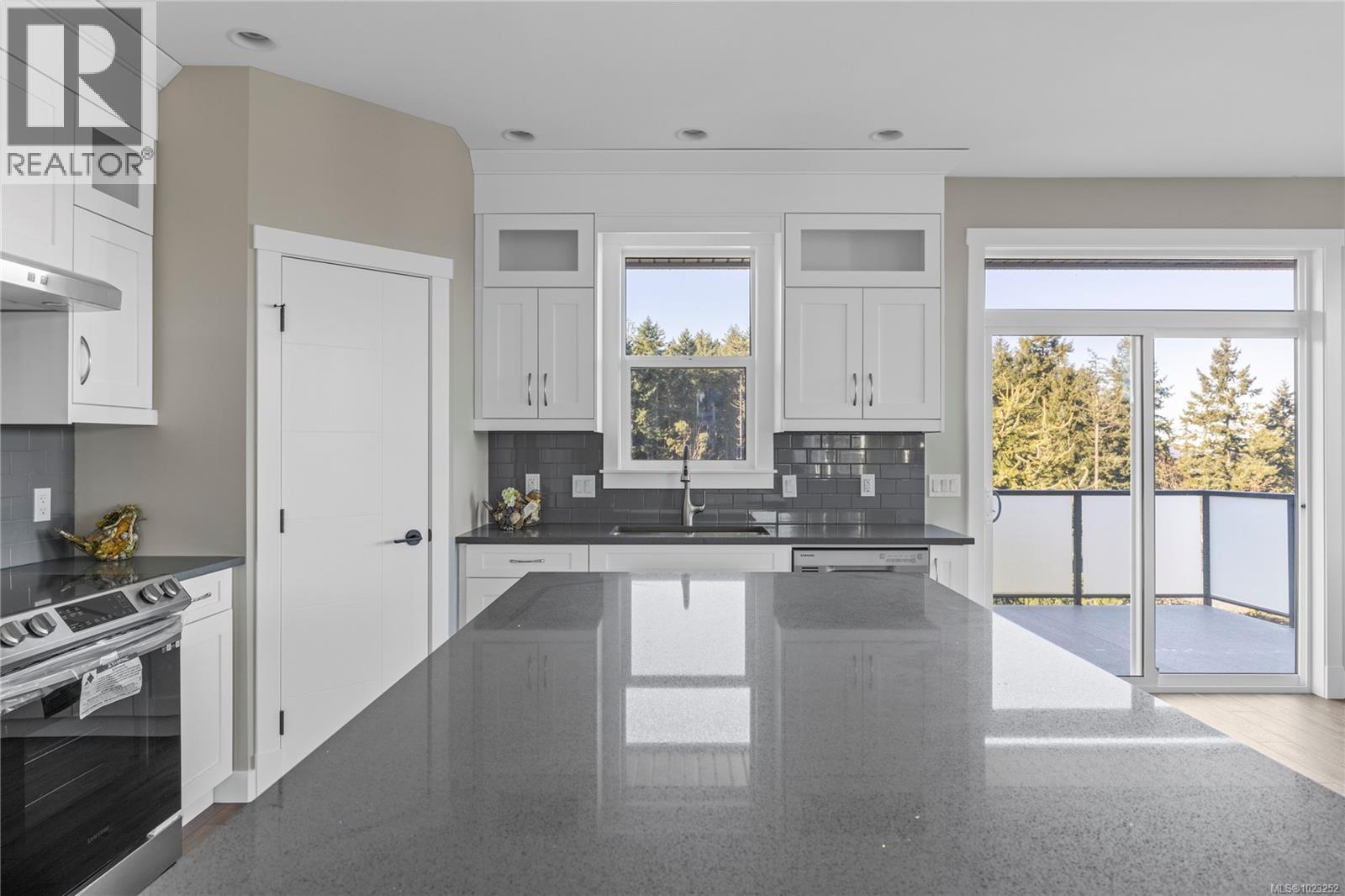 1348 LANGARA DR - 10