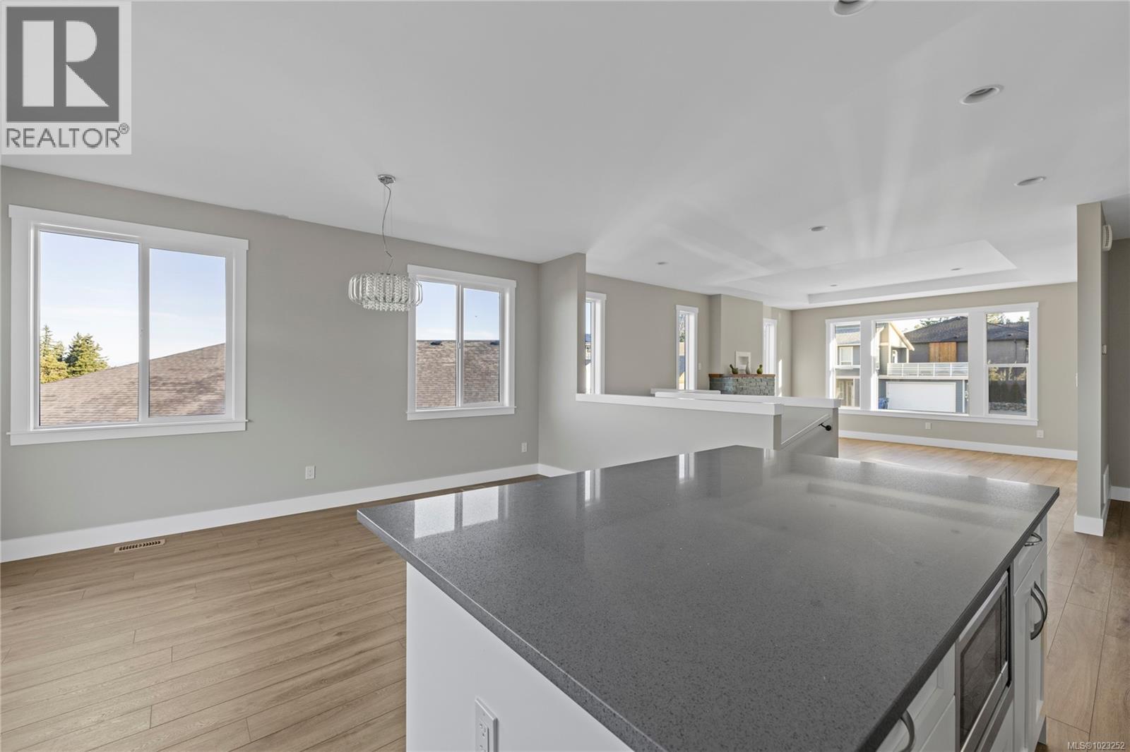 1348 LANGARA DR - 11