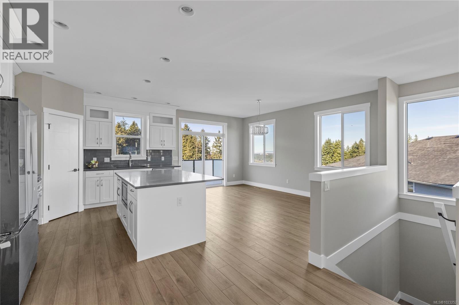 1348 LANGARA DR - 12