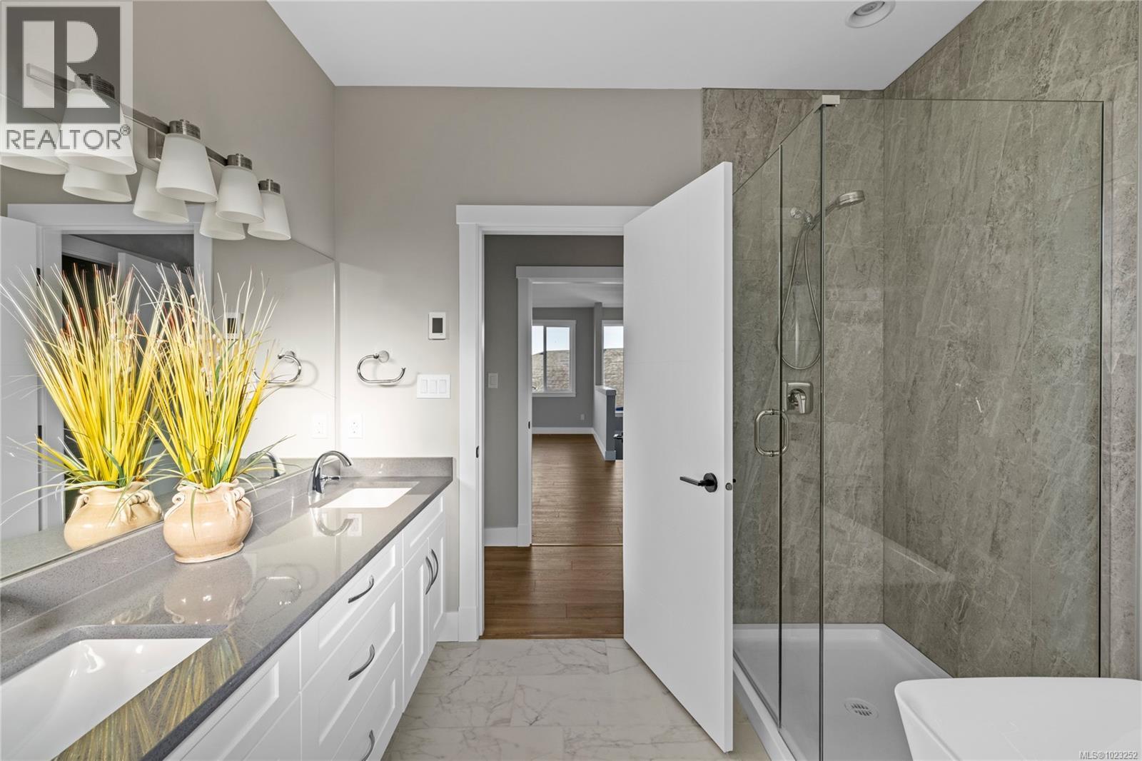 1348 LANGARA DR - 24