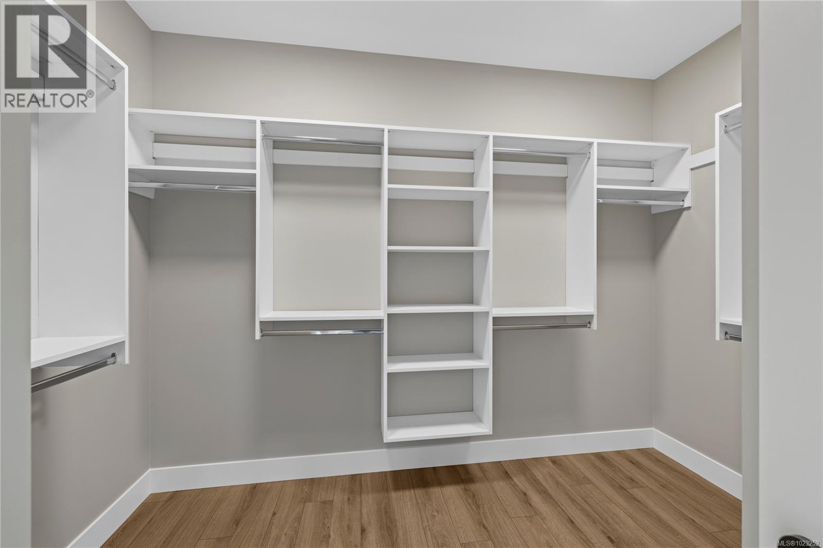 1348 LANGARA DR - 25