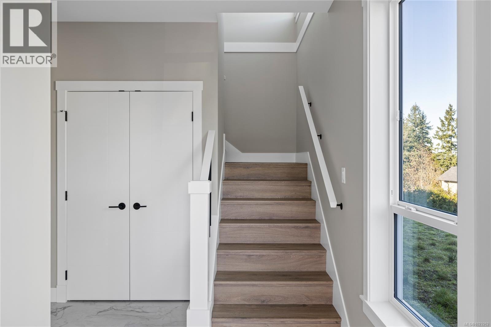 1348 LANGARA DR - 26