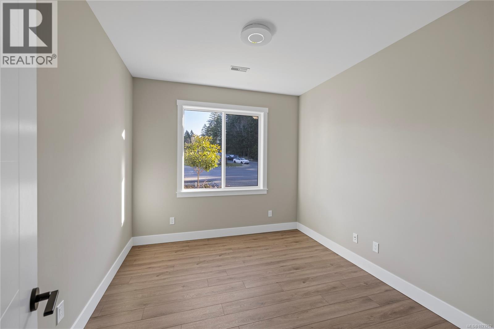 1348 LANGARA DR - 27