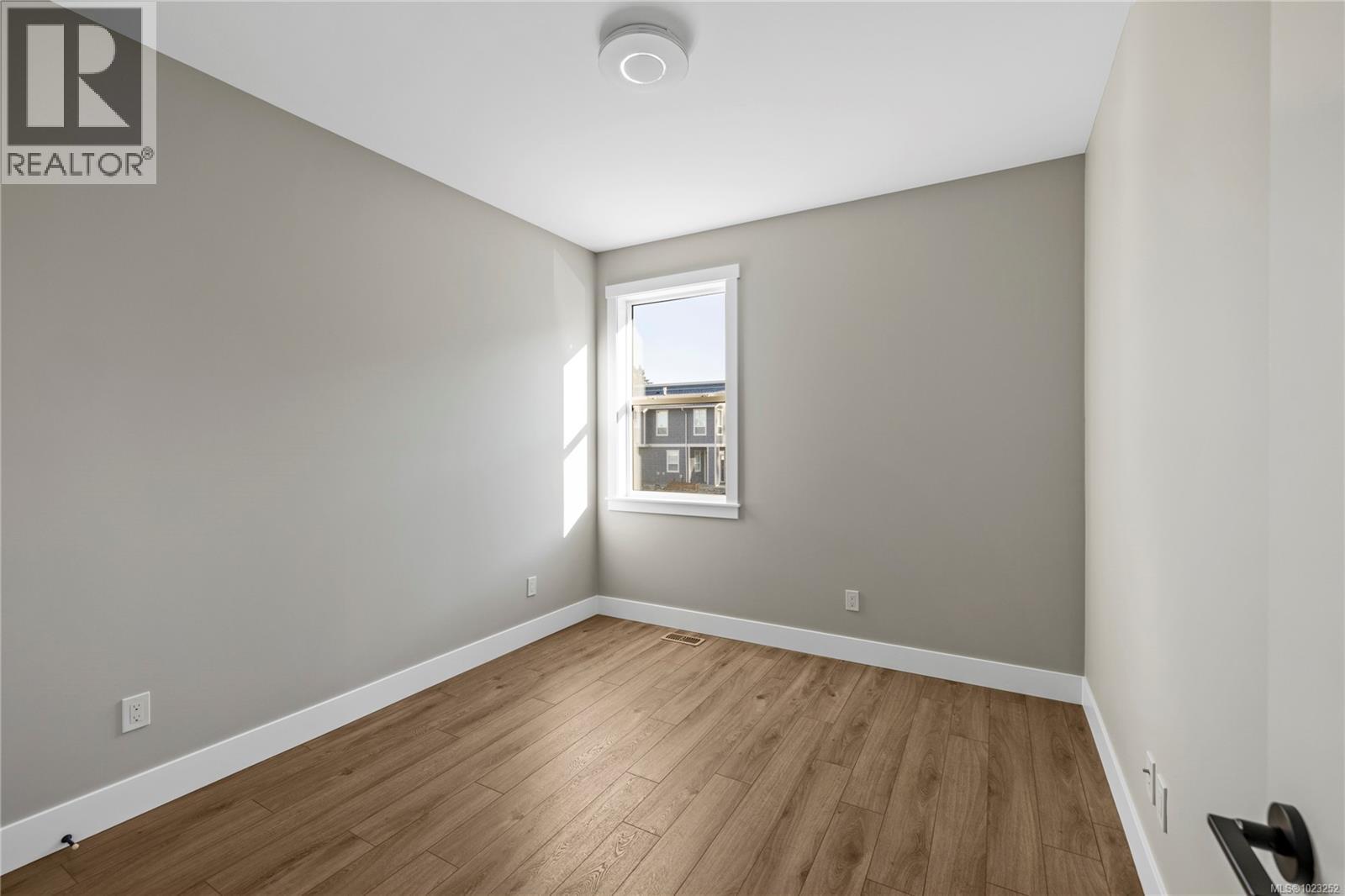 1348 LANGARA DR - 29