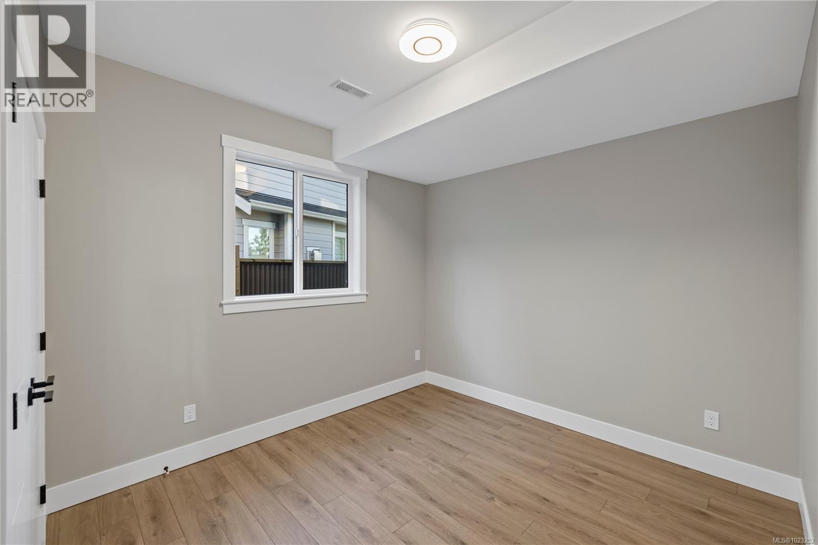 1348 LANGARA DR - 31