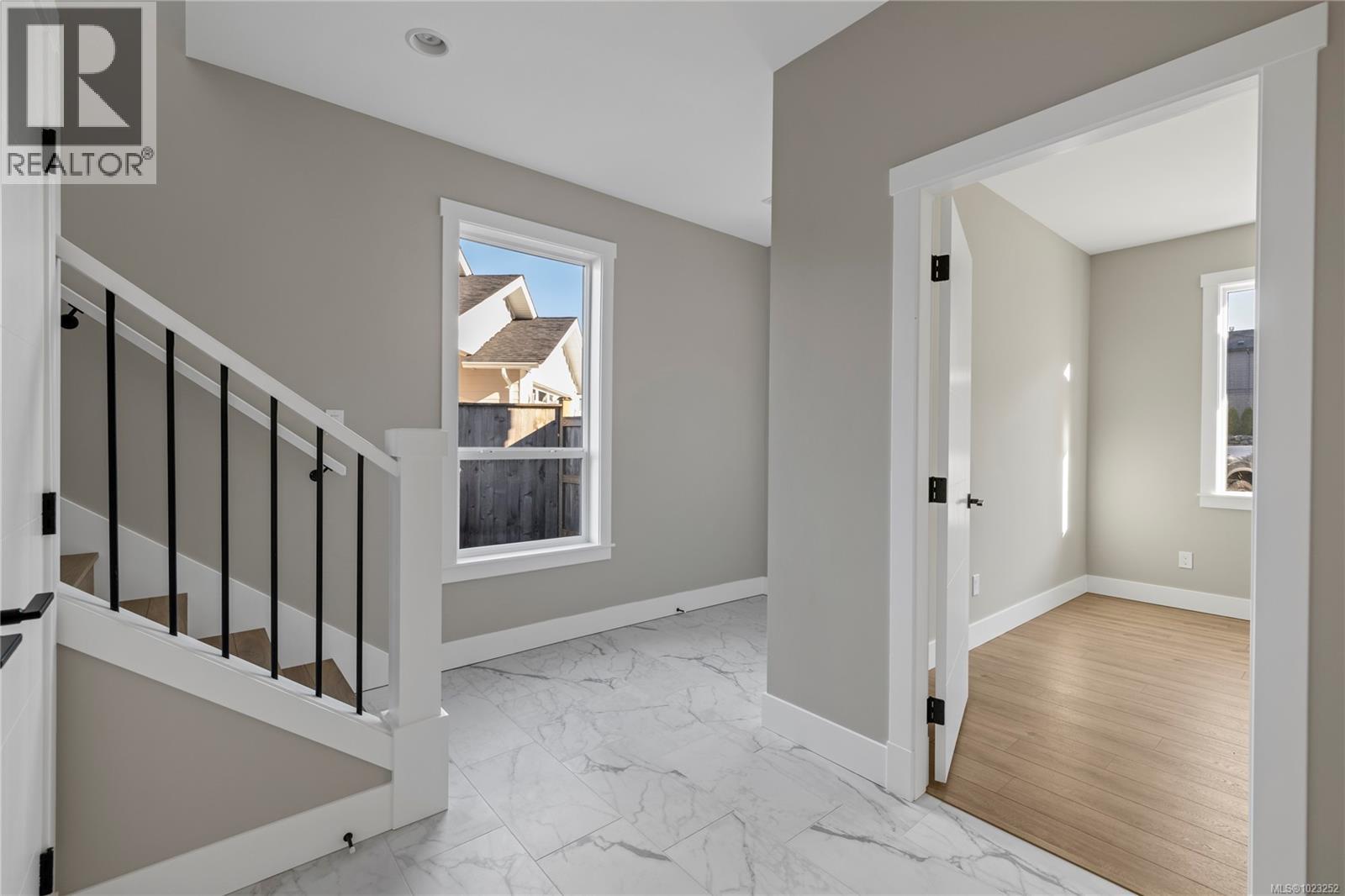 1348 LANGARA DR - 33