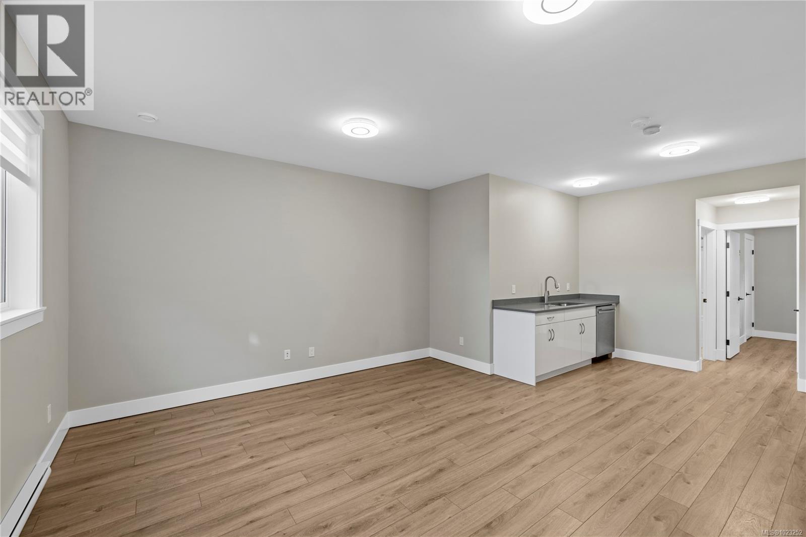 1348 LANGARA DR - 38