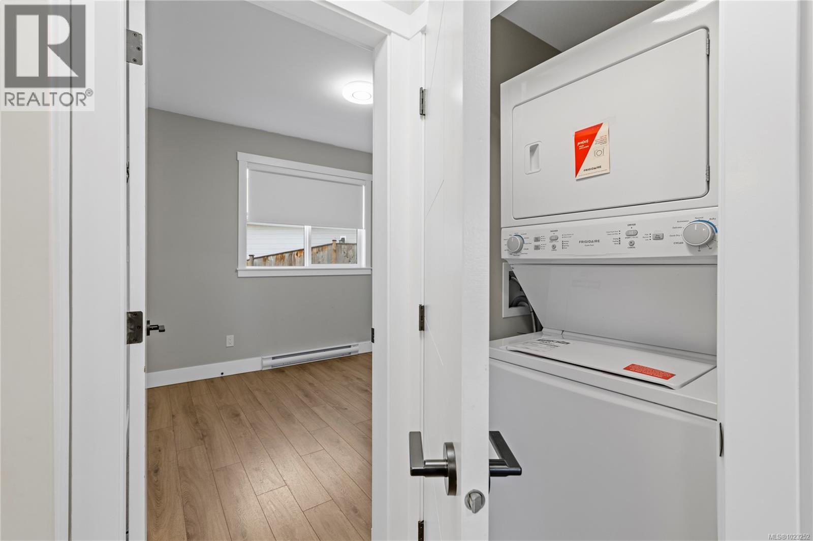 1348 LANGARA DR - 42