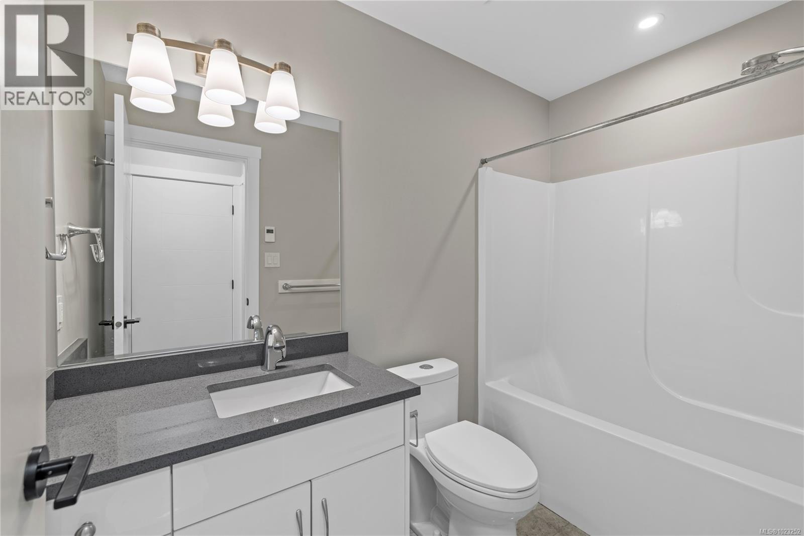 1348 LANGARA DR - 43