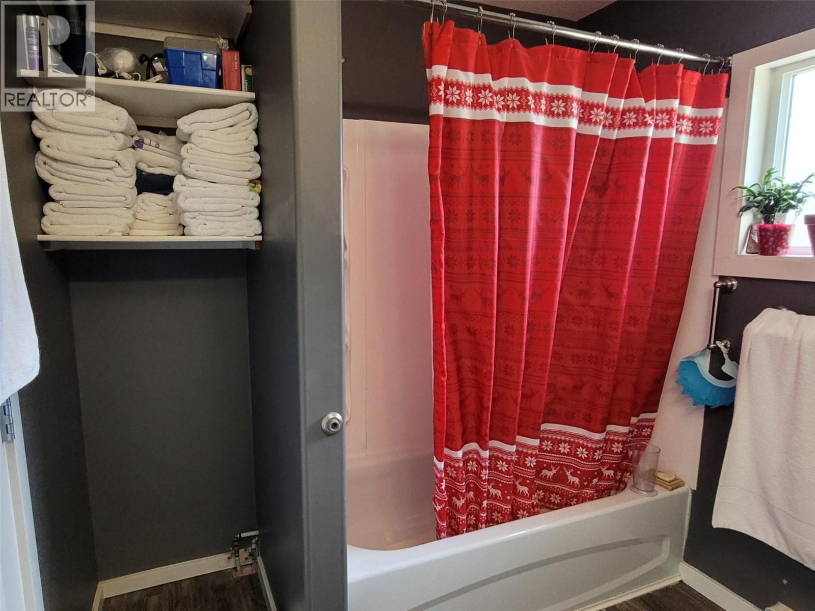 15 LODGE Drive, Clearwater