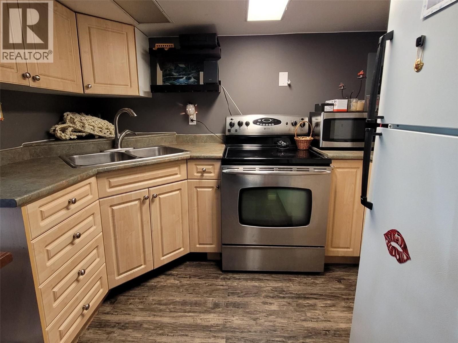 15 LODGE Drive, Clearwater