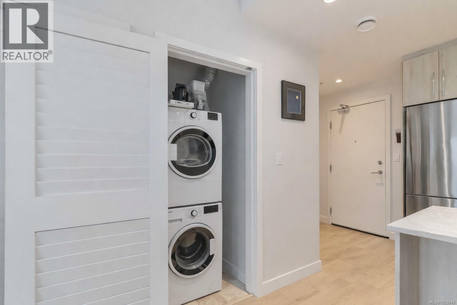 302 9864 Fourth St, Sidney