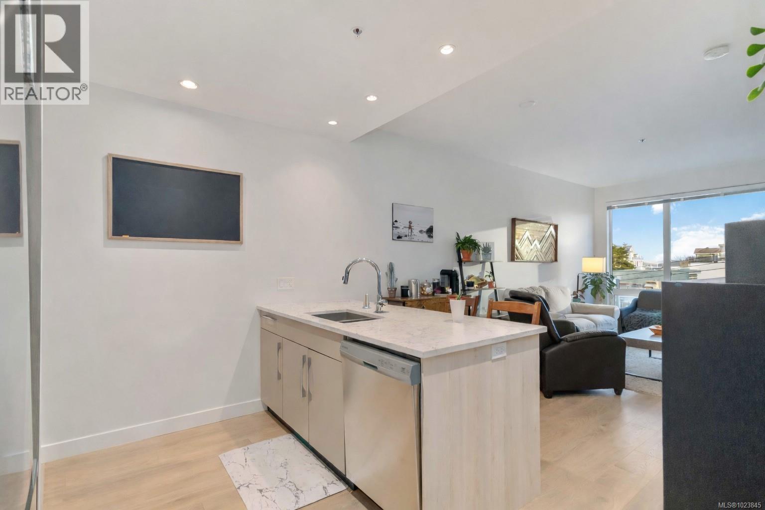 302 9864 Fourth St, Sidney