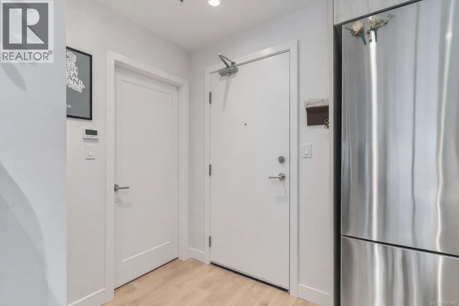 302 9864 Fourth St, Sidney