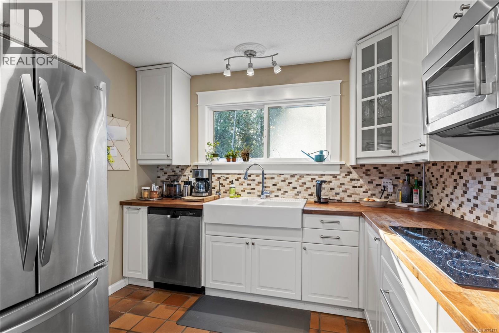 2763 Parker Rd, Nanoose Bay